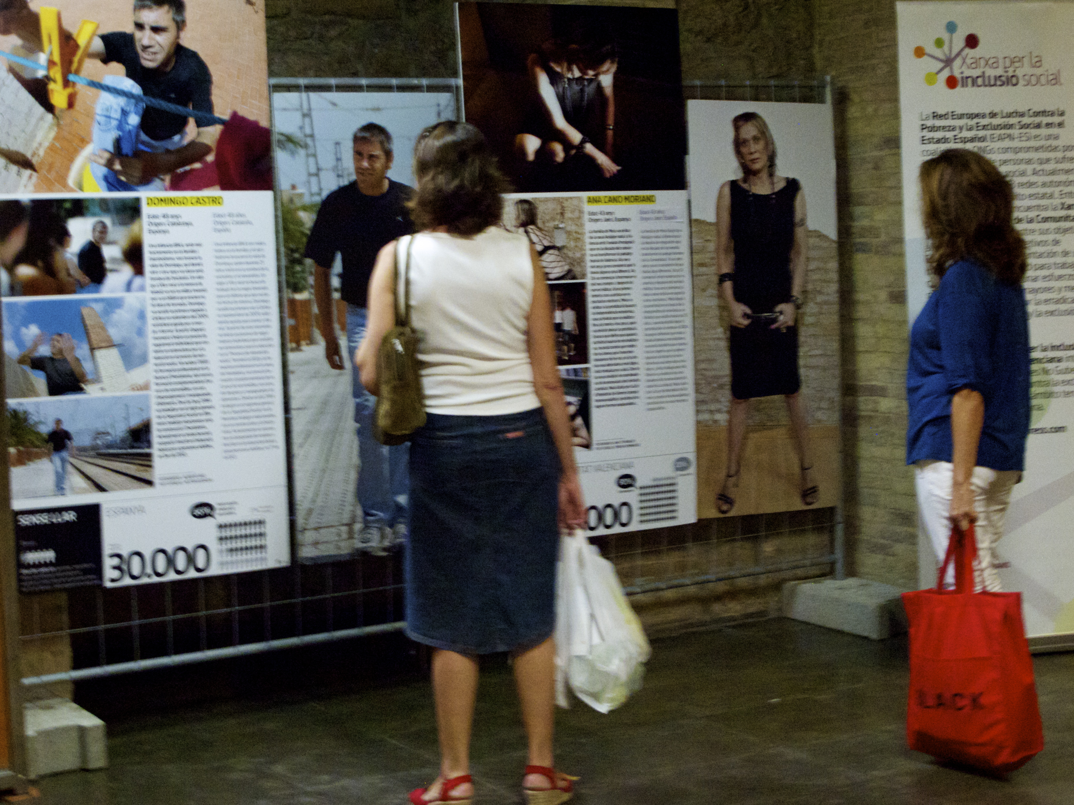 Inauguración de la exposición 'Sietes reportajes para la Inclusión' de la Xarxa EAPN CV en el Mercado Central de Valencia